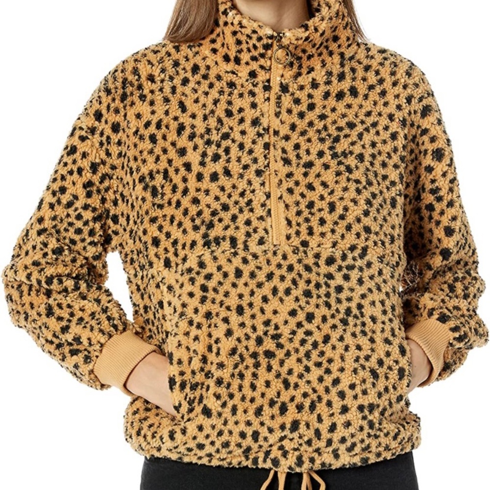 Billabong half zip pull over.
